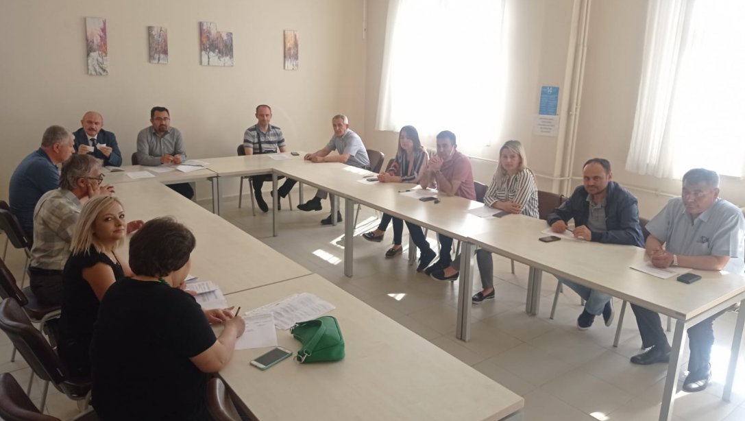 İlçe Milli Eğitim Müdürü Ali ERKOL başkanlığında İlçe Değerlendirme Toplantısı yapıldı.